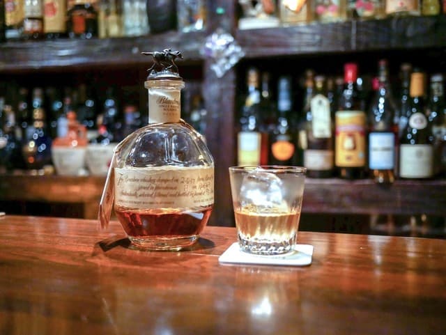 EST!: Klassische Cocktails und seltener Whisky
