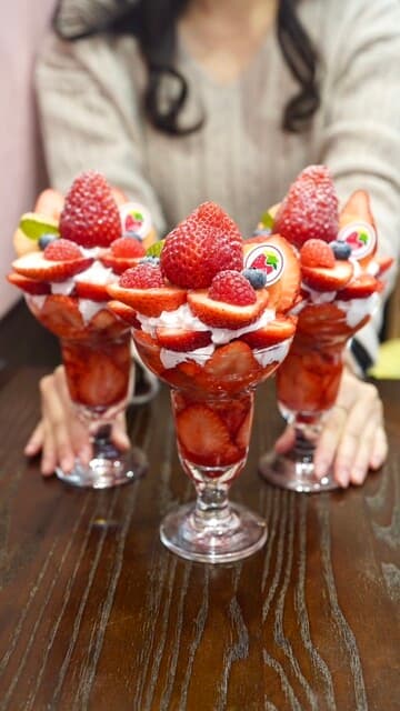 FRUITS SUGI: Handwerkliche Frucht-Parfaits