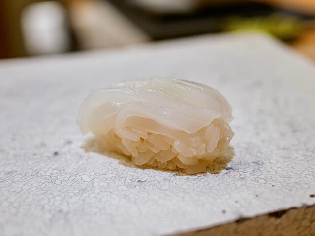 Sushi Namba Hibiya: Edomae-Sushi mit Temperaturkontrolle