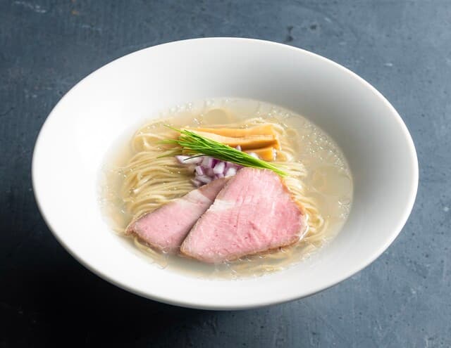 Shinjiko Shijimi Chuka Soba Kohaku Tokyo honten: Ramen mit Muschelbrühe