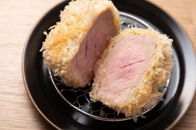 Tonkatsu Narikura: Meisterhaftes Niedrigtemperatur-Tonkatsu