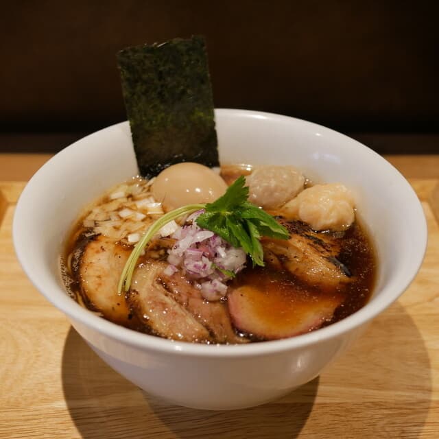 Raamenya Shima: preisgekrönter Shoyu-Ramen