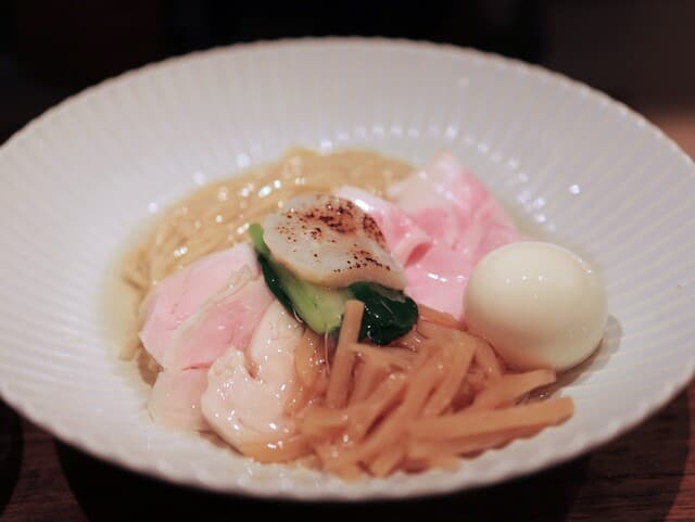 Tokyo Style Noodle Hotate Biyori: Jakobsmuschel-Konbu-Mizu-Tsukemen