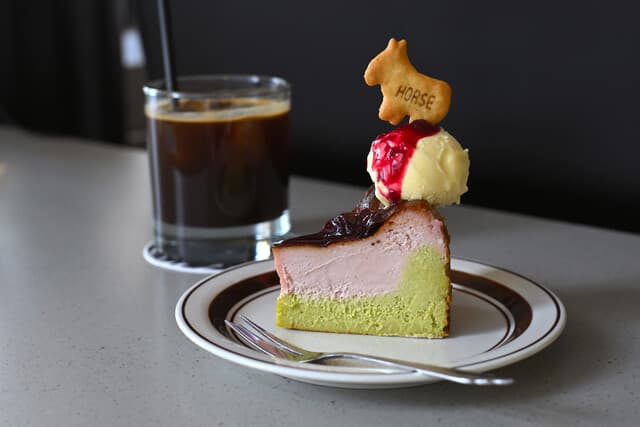 TINY PARADISE COFFEE: Spezialitätenkaffee & baskischer Käsekuchen