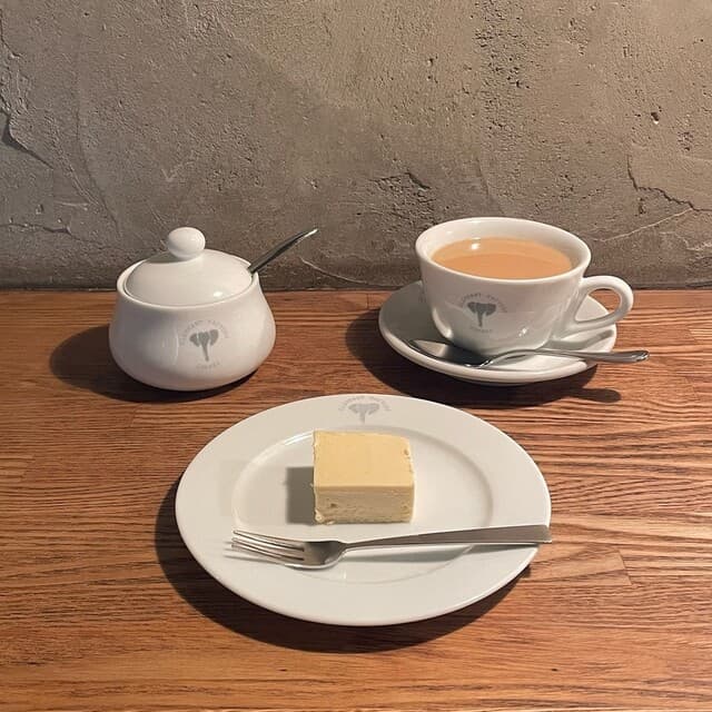 ELEPHANT FACTORY COFFEE: Handwerklicher Kaffee mit dunkler Röstung