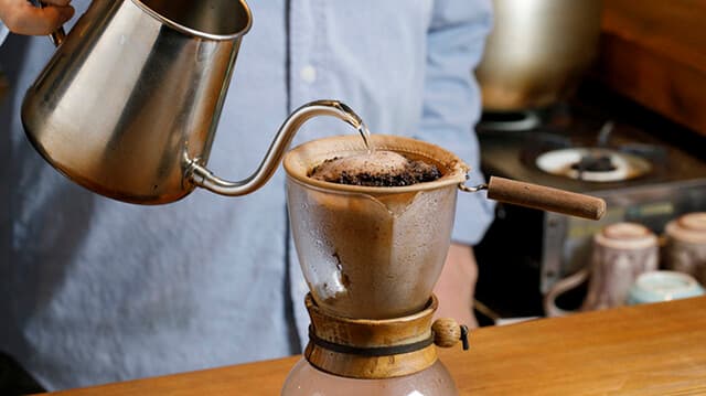 Ichikawa Ya Coffee: Handgebrühter Kaffee und Frucht-Sandos
