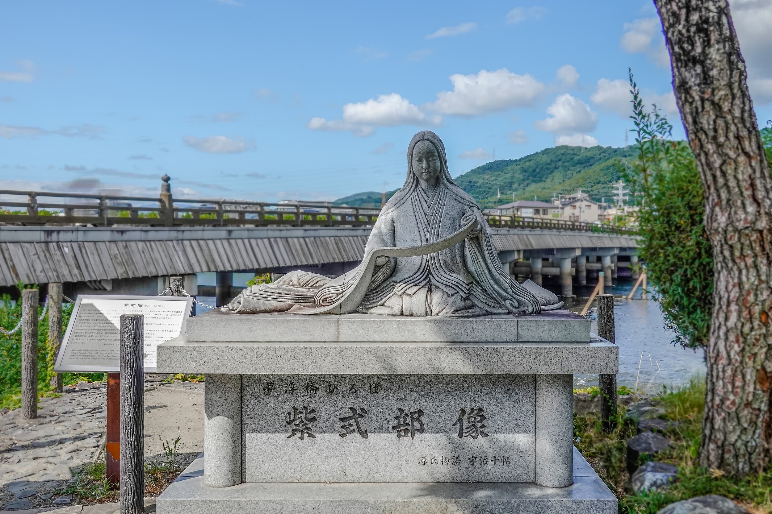 Statue von Murasaki Shikibu