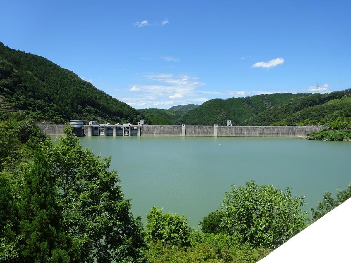 Hiyoshi Dam cover image