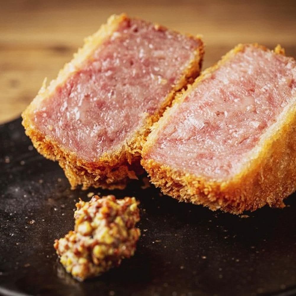 SOWADO: Modernes Izakaya mit zentralem Holzkohlengrill
