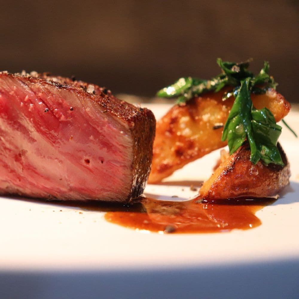 recte: Französische Küche mit japanischer Kamado-Kunst